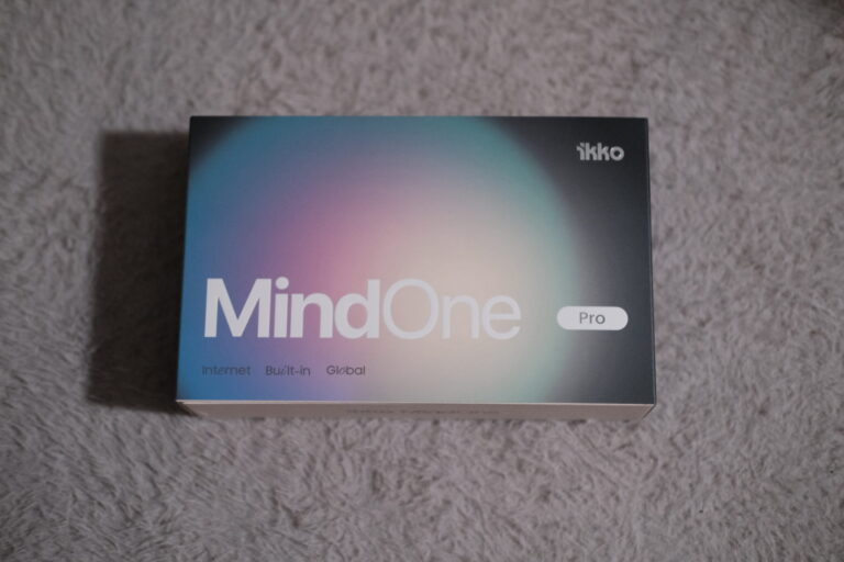 手のひらに収まる正方形のスマホ。ikko MindOne Proが届いた。